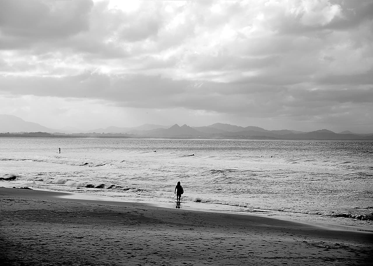 Byron Bay, plaża i surferzy