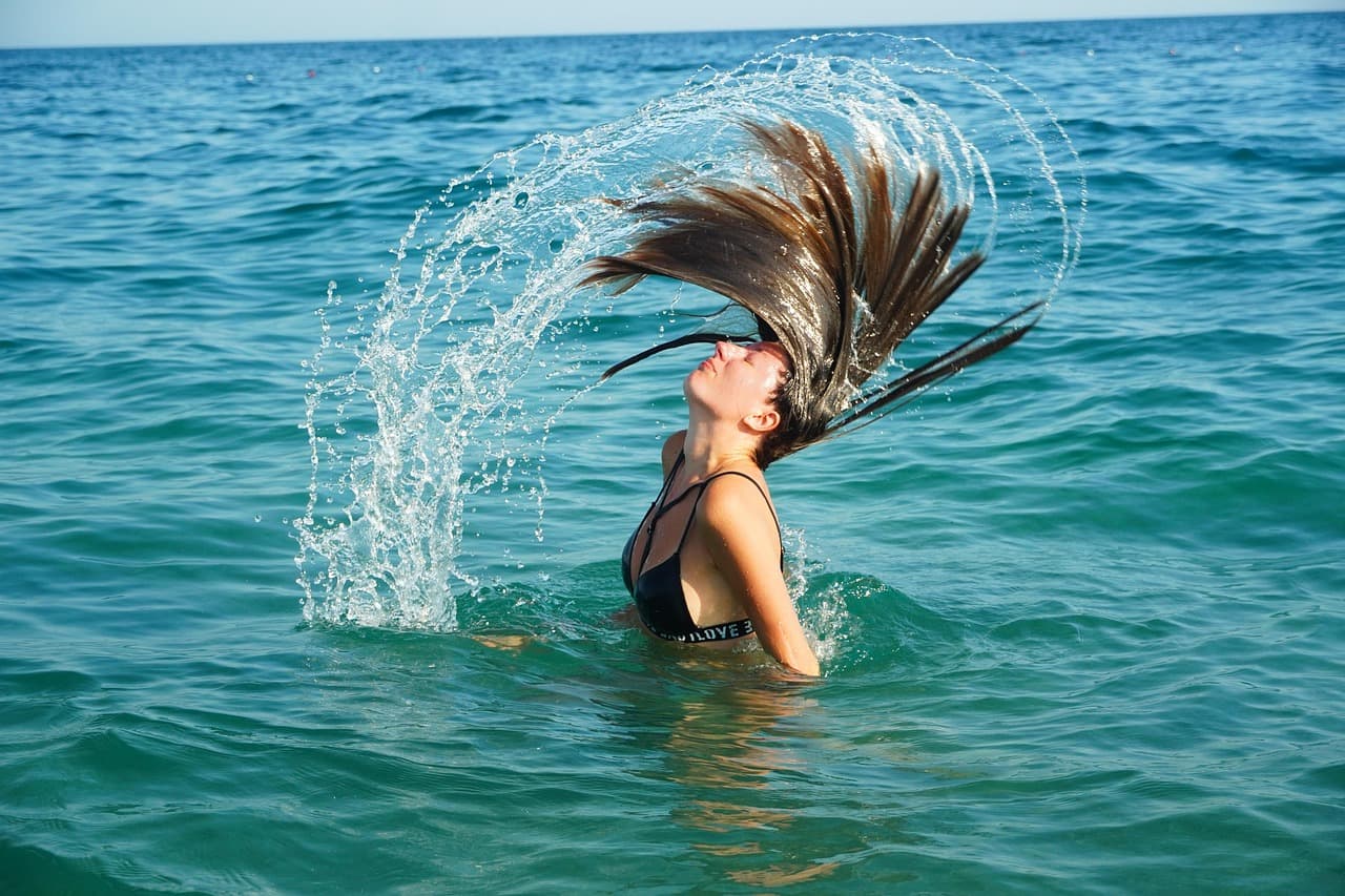 Krajobraz malediwski podczas zachodu słońca